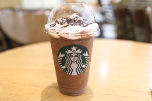 チョコレートベリーマッチフラペチーノ の再現カスタマイズ ダークモカチップフラペチーノに ５０円 Momoのホッとひといき ちょこっと生活memo