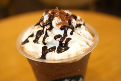 チョコレートベリーマッチフラペチーノ の再現カスタマイズ ダークモカチップフラペチーノに ５０円 Momoのホッとひといき ちょこっと生活memo