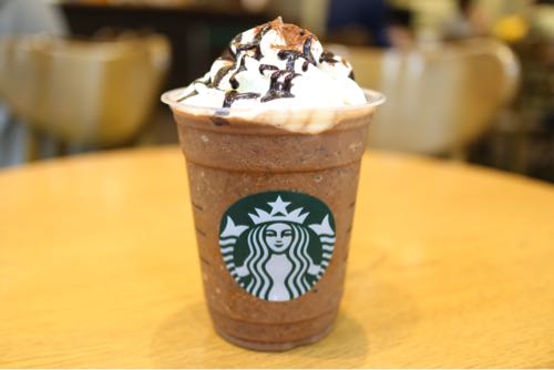 チョコレートベリーマッチフラペチーノ の再現カスタマイズ ダークモカチップフラペチーノに ５０円 Momoのホッとひといき ちょこっと生活memo